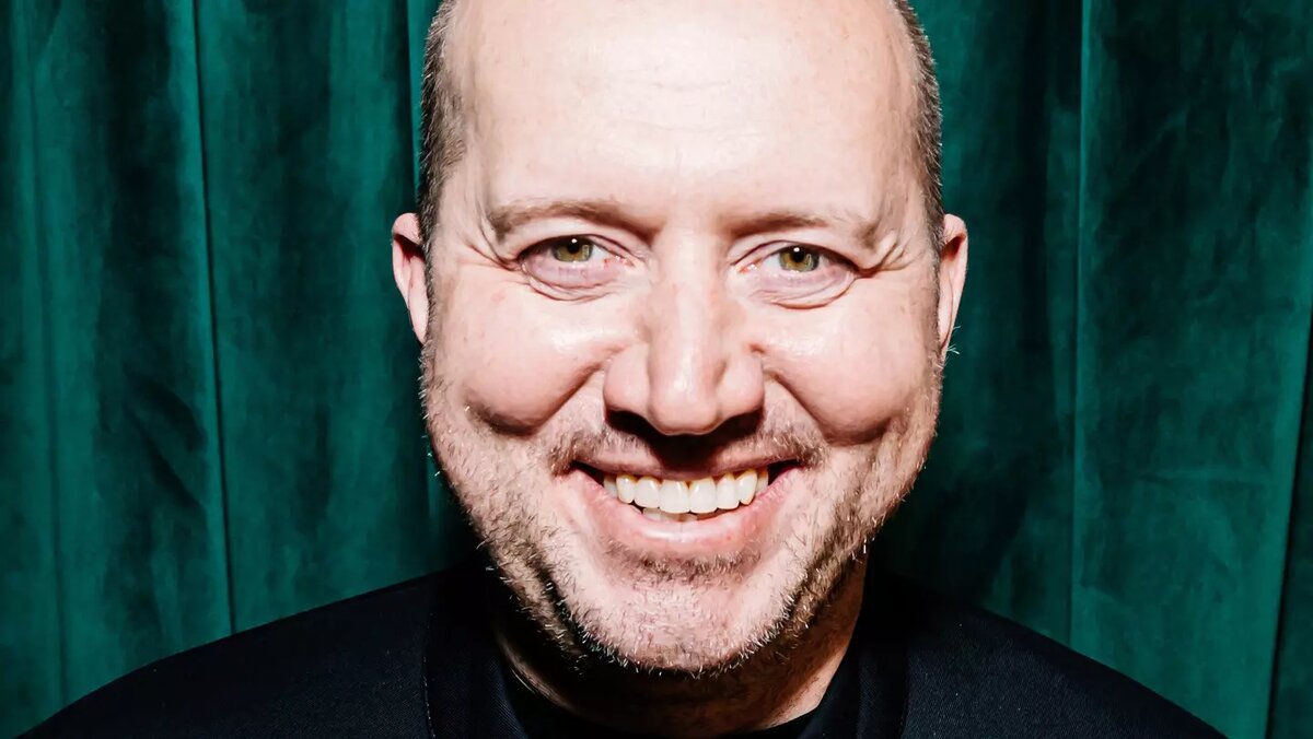 Сергей Александрович Бурунов — российский актёр театра, кино, телевидения, озвучивания и дубляжа, пародист, телеведущий.