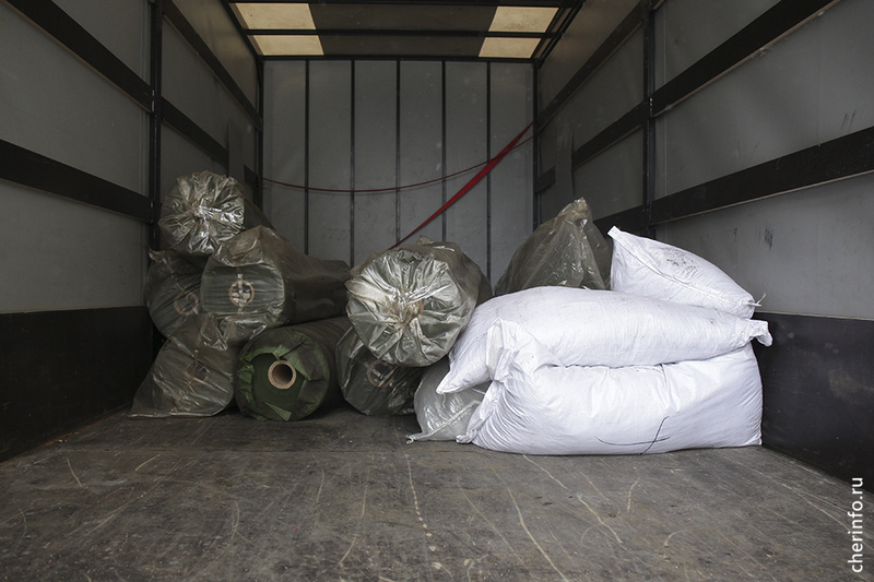    На них уйдет восемь рулонов ткани. Материал купила организация "Народный фронт" по благотворительной программе.