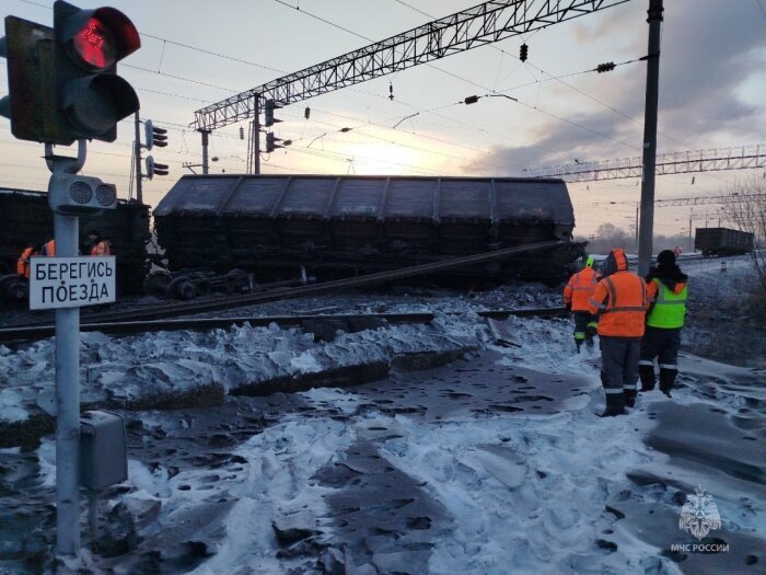 Железнодорожники начали работу по расчистке путей / Фото: МЧС России по Хабаровскому краю