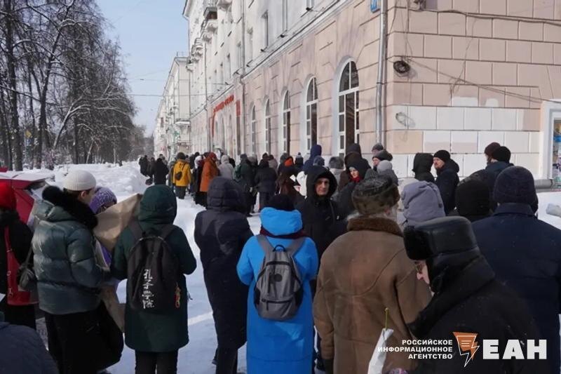    ЕАН. Очередь на прощание с Николаем Колядой