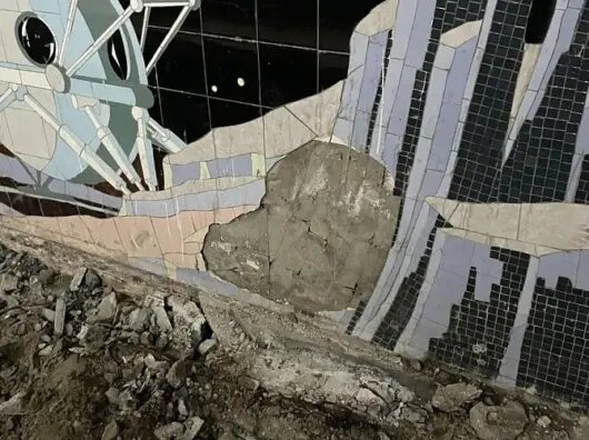    Осыпающаяся мозаика в ростовском переходе //Фото: Елена Хатламаджиян, Telegram