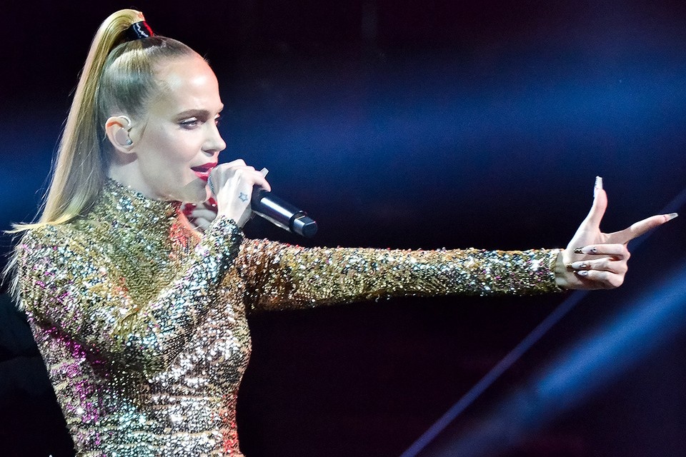    Певица Глюкоза на сцене. Даниил ОПАРИН