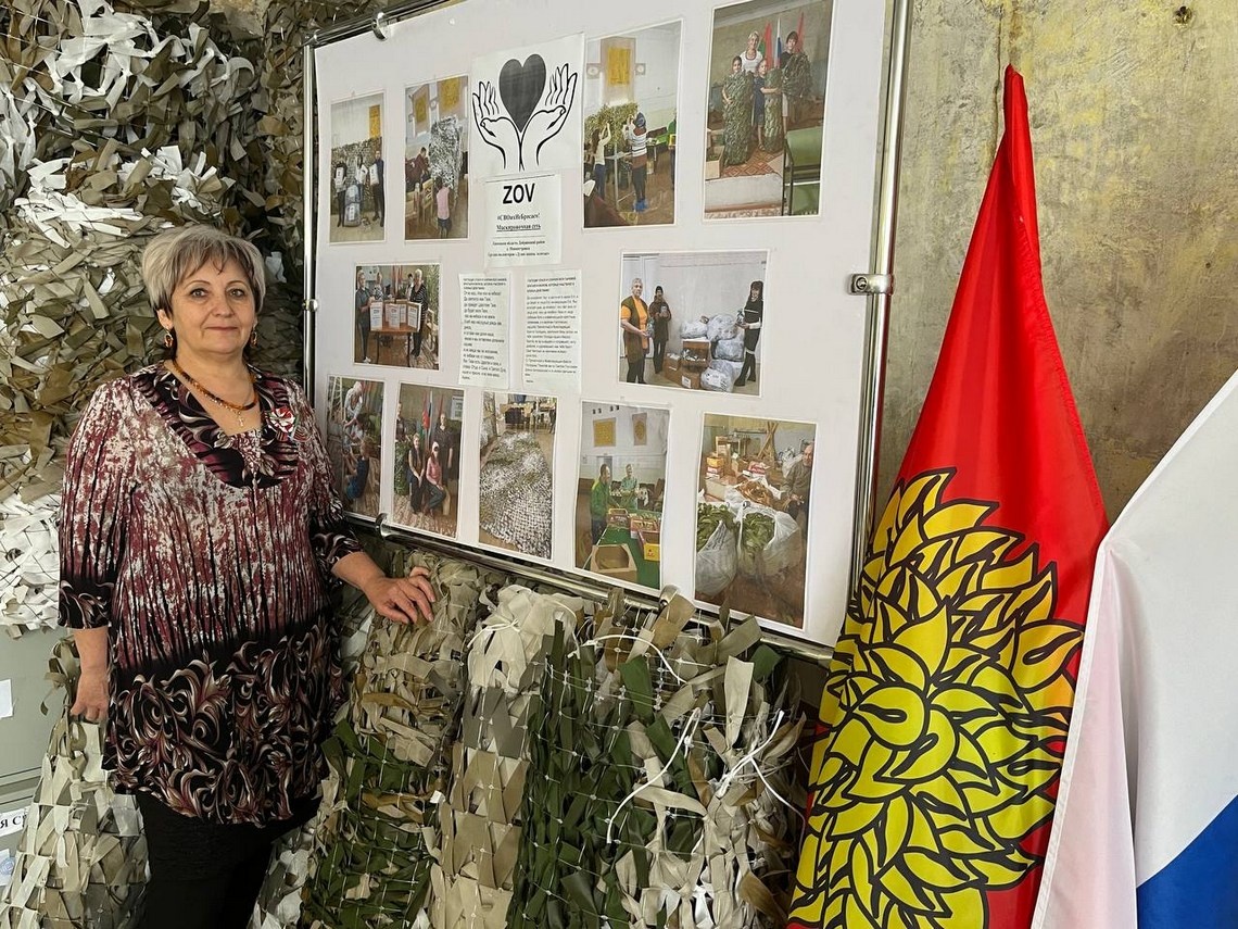 Организатор новопетровской группы Наталья Анатольевна Бородина вместе с земляками два года не оставляет важное дело, а потом на личном автомобиле отвозит сети в Добринку.