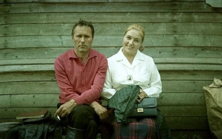 Режиссёр В. Шукшин с супругой 