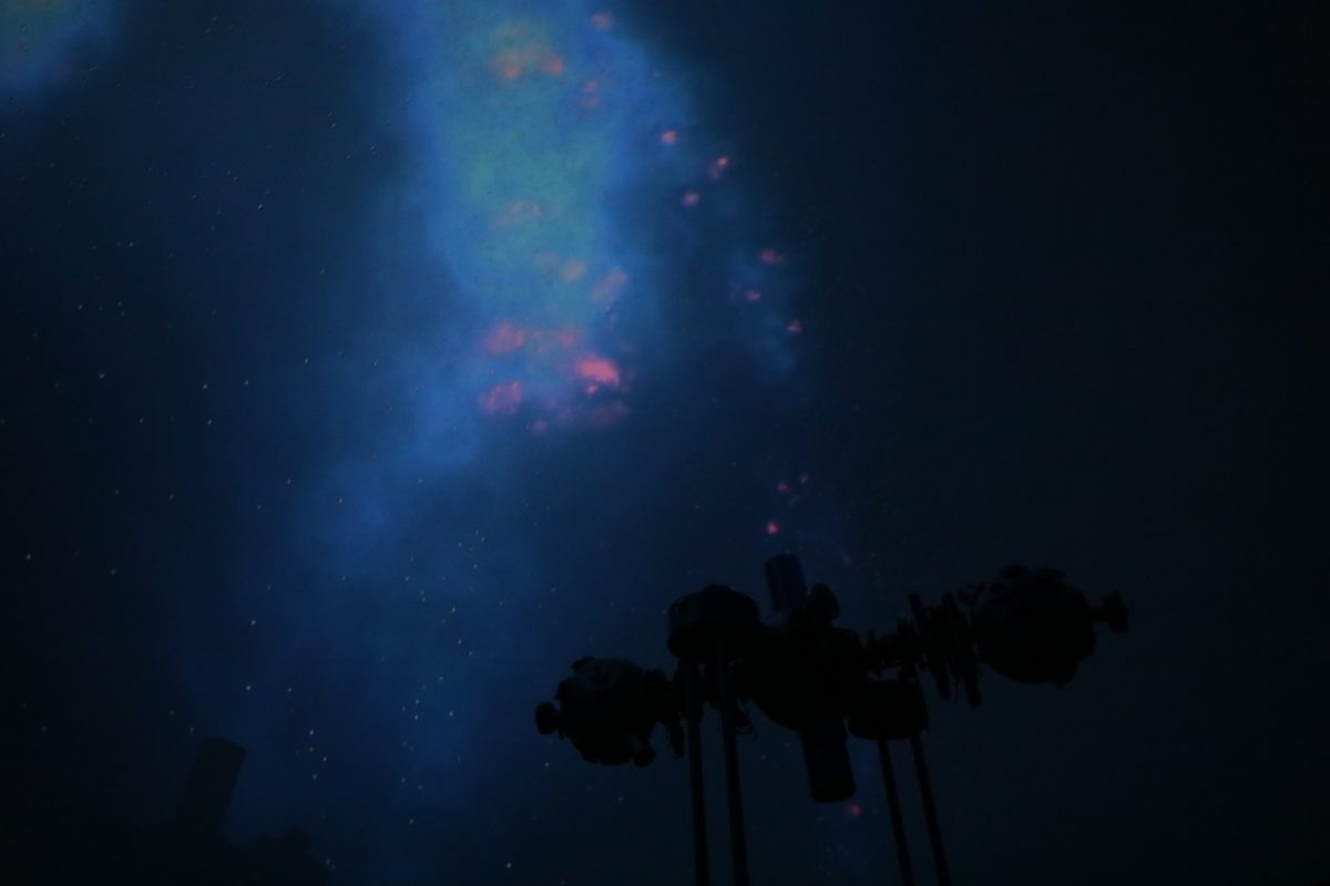    Космос часто представляют ледяной пустотой — и не зря