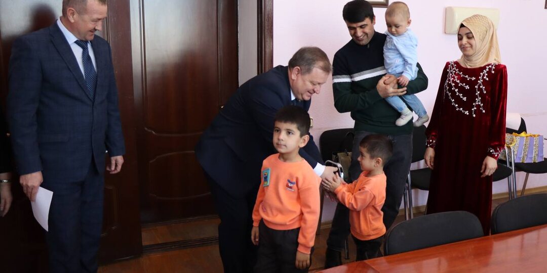 Абдукодир оказался не так прост: глава района объяснил выдачу квартиры семье из Таджикистана