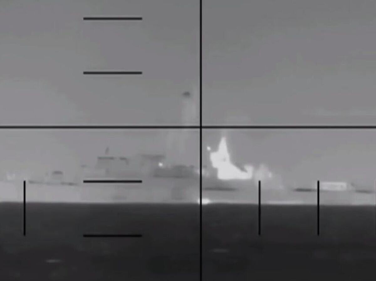    Удар по иранскому кораблю у побережья Шри-Ланки, нанесенный ВС США | © Department of War/X