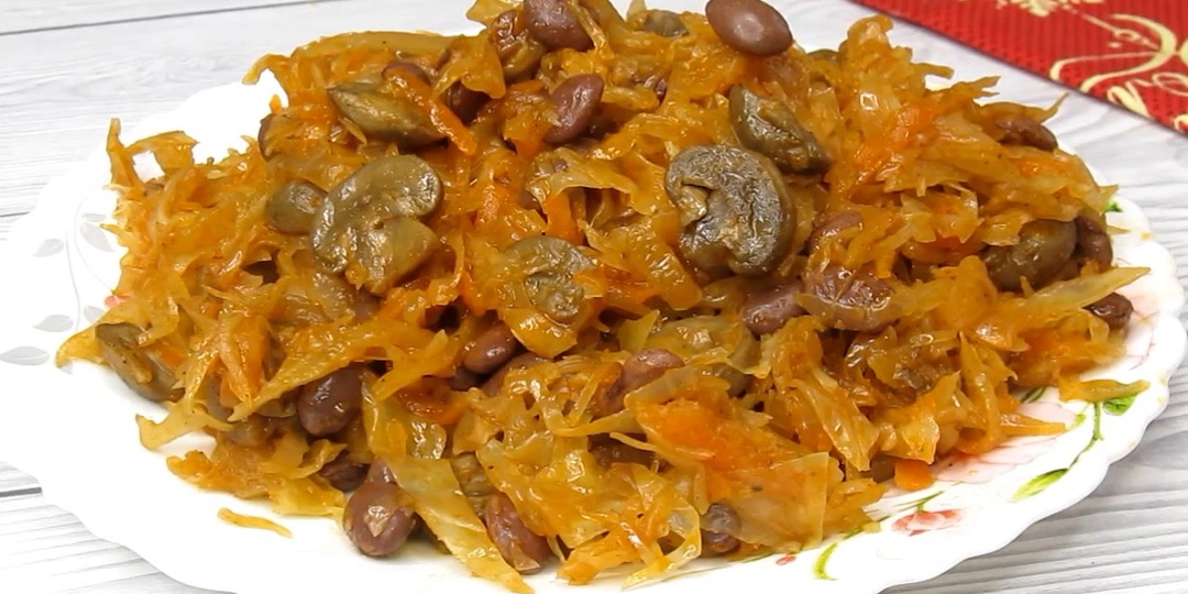 Капусту готовлю только так, необыкновенно вкусная. То, что я в неё добавила, сделало её особенной.