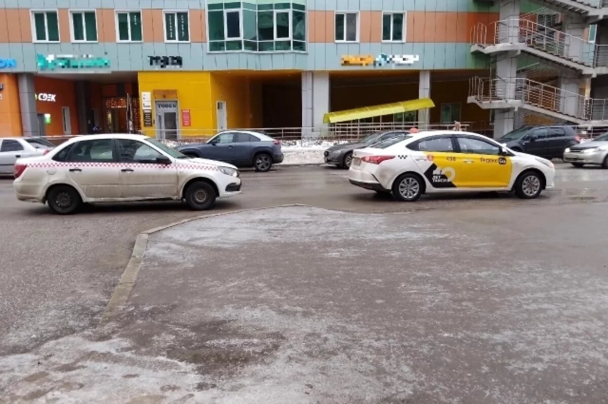    В Хабаровске мужчина угнал машину на глазах владельца и уехал в Комсомольск