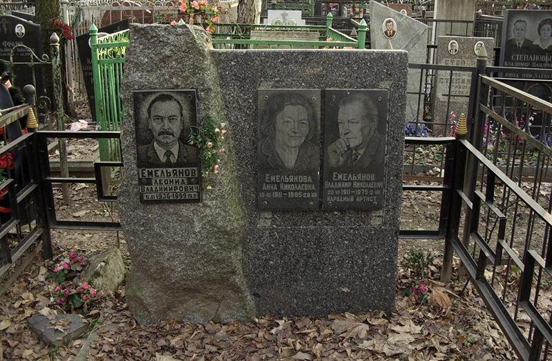 Могила на 16 участке Бабушкинского кладбища в Москве.