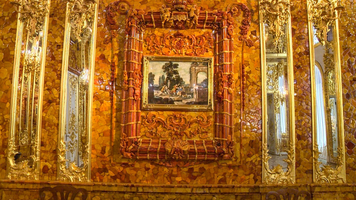 Изображение взято с сайта https://cdn.tvspb.ru/storage/wp-content/uploads/2023/01/szht_smirnov_yantarnaya-komnata_nov.mxf_snapshot_01.48_2023.01.27_14.37.09.jpg__0_0x0.jpg