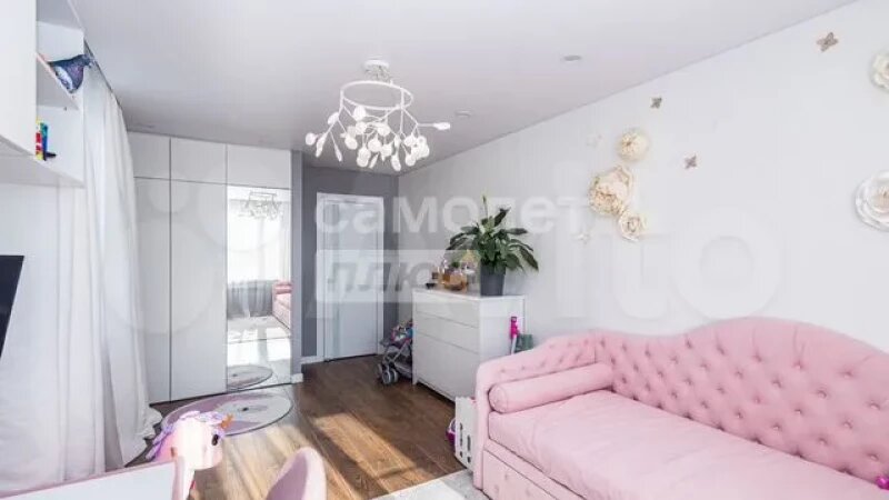     Нежную трехкомнатную квартиру за 12,7 млн рублей продают в Барнауле. «Авито»