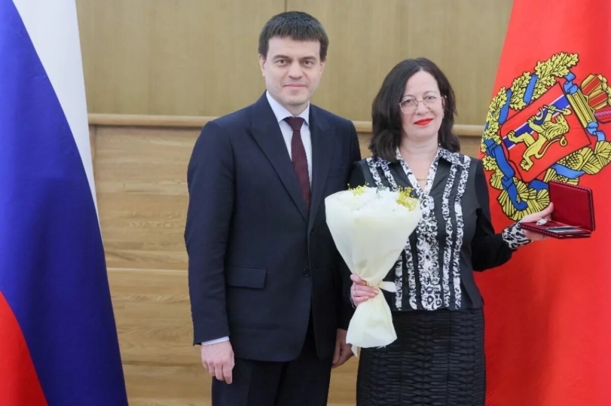    Губернатор вручил награды 33 жительницам Красноярского края перед 8 Марта