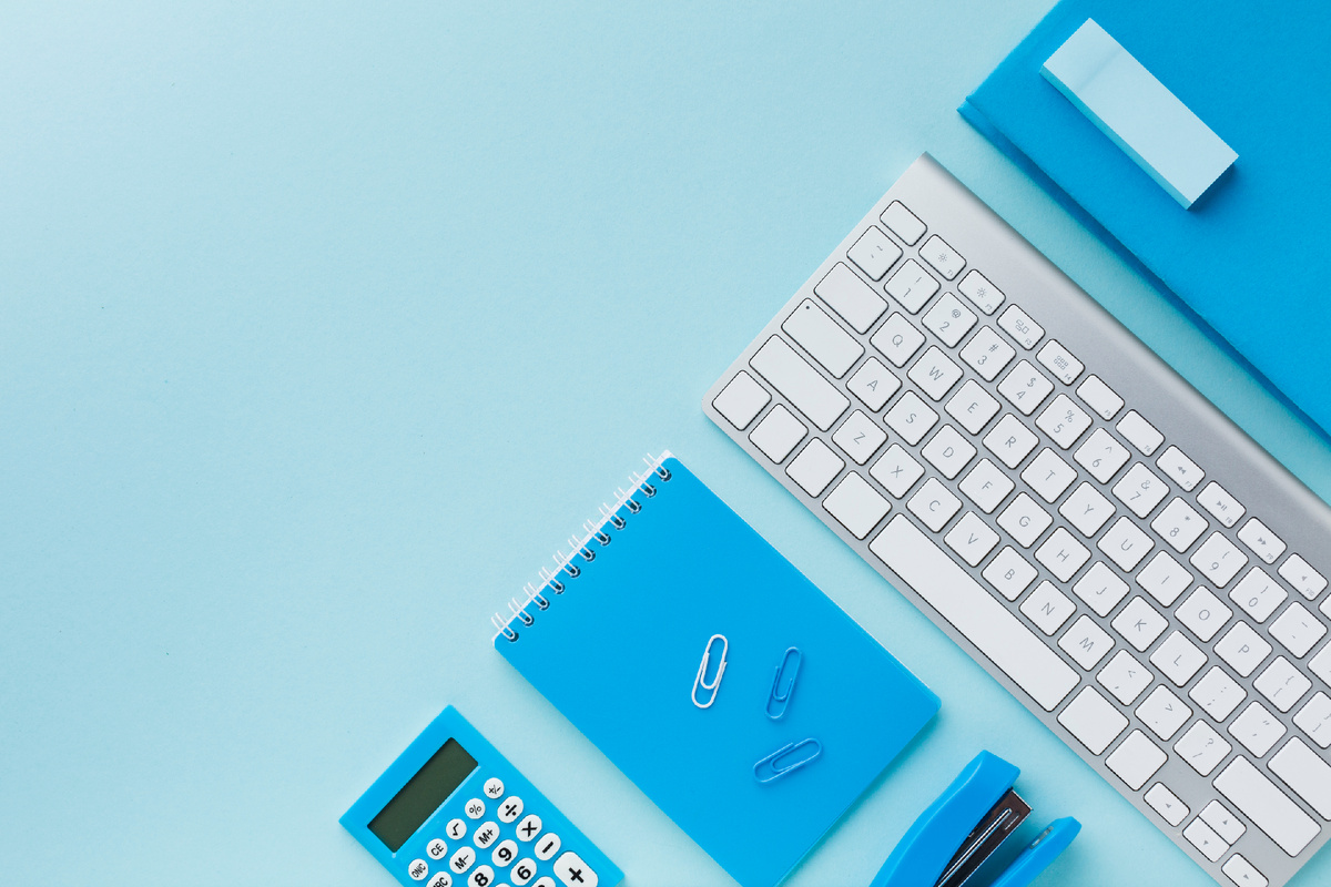 Источник https://ru.freepik.com/free-photo/keyboard-notepad-flat-lay_7348487.htm#fromView=search&page=1&position=20&uuid=7e29765c-848b-4e0a-933a-1b82ce803795&query=1%D0%A1