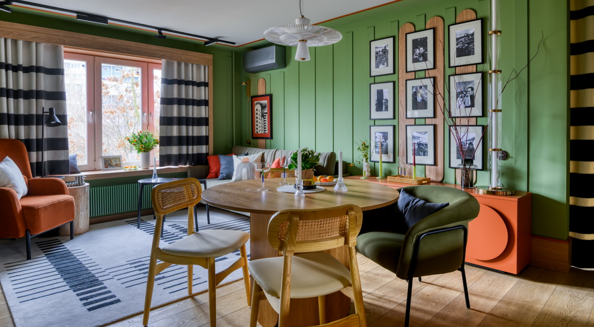 Интерьер гостинной в зеленых оттенках (передача "Квартирный вопрос")