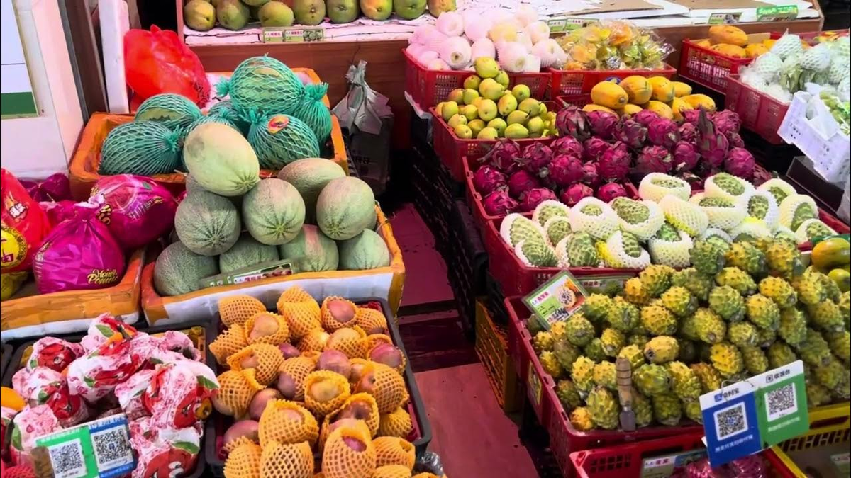 Китайский фруктовый рынок — это взрыв цвета и аромата