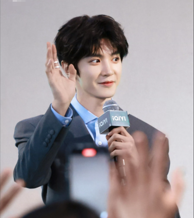 Китайский актер Чэнь Чжэюань