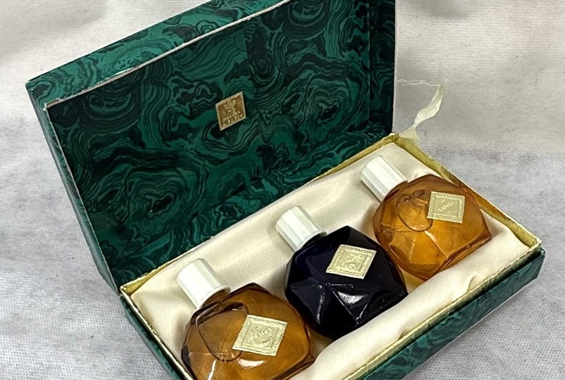 Немного о духах: некоторые экспонаты из коллекции парфюмерных флаконов Иркутского областного краеведческого музея