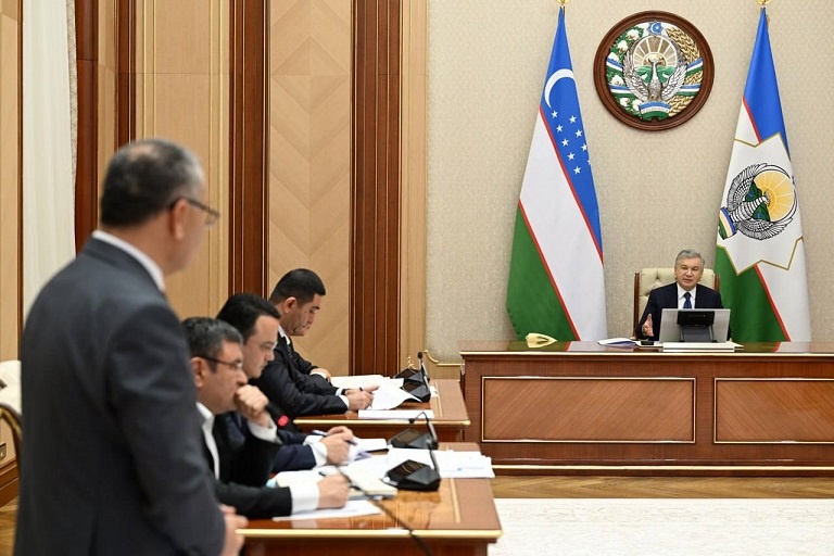 На совещании. Фото пресс-службы президента Узбекистана