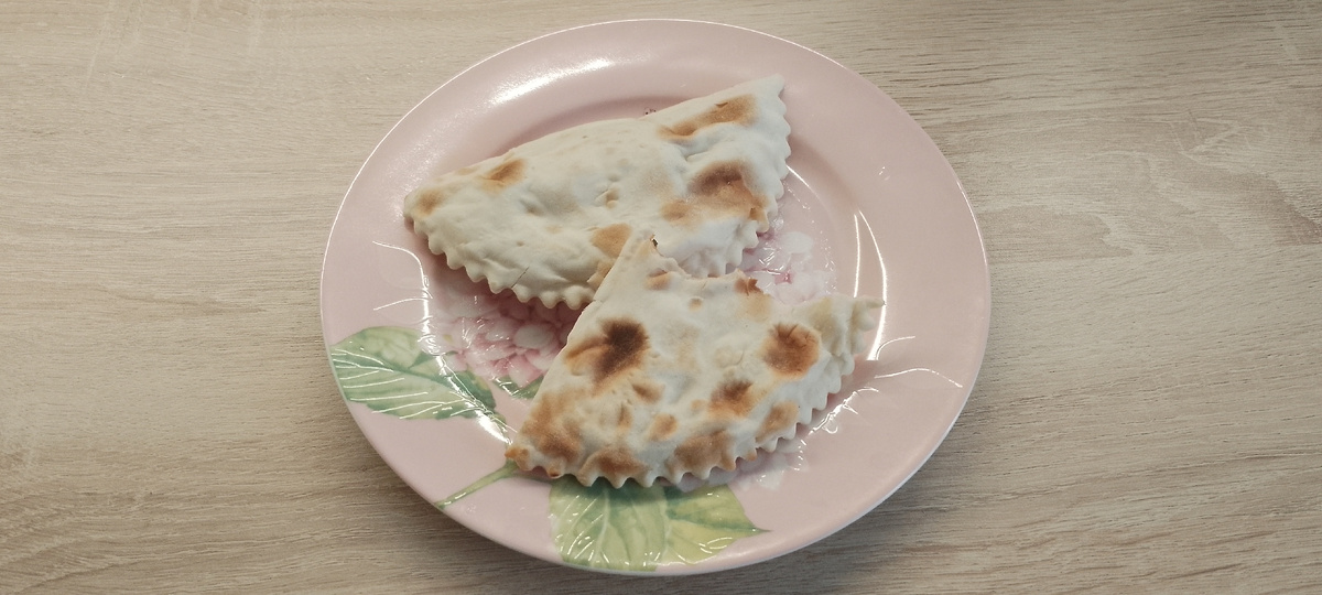 Балуюсь ими регулярно. Они с сыром и томатами. 