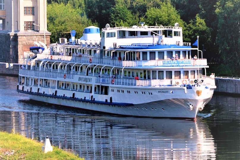 теплоход Президент