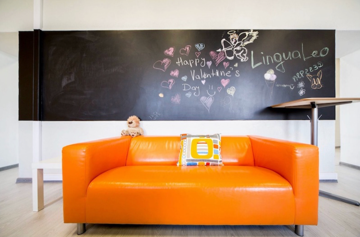 Школьная доска в офисе компании Lingualeo