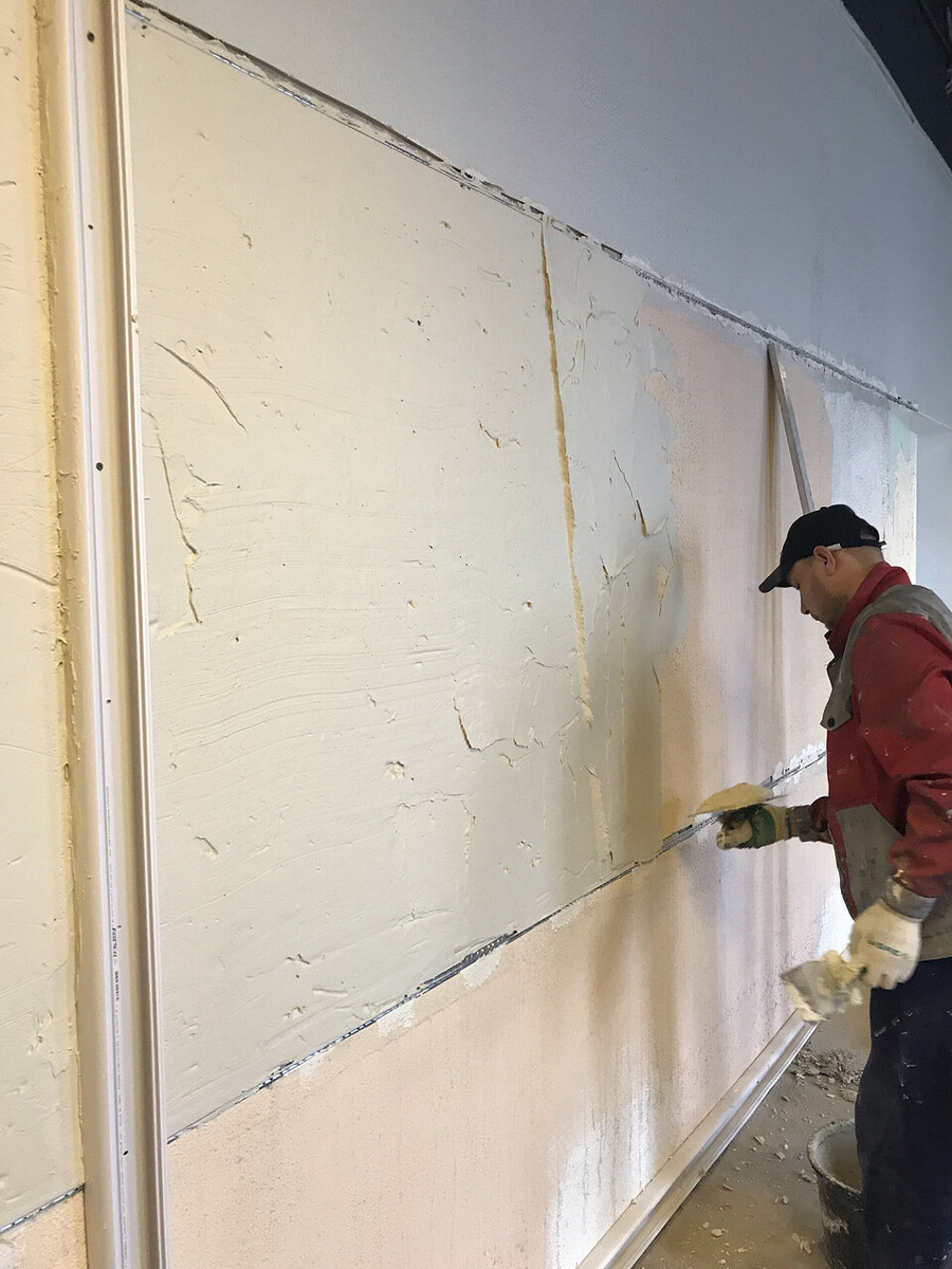 Изготовление школьной доски в офисе компании Lingualeo