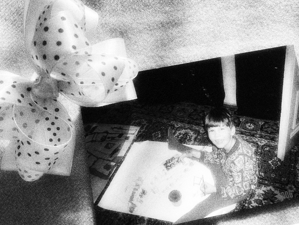 Сашина детская фотография и бантики, которые делает Ольга
Фото: из личного архива героев