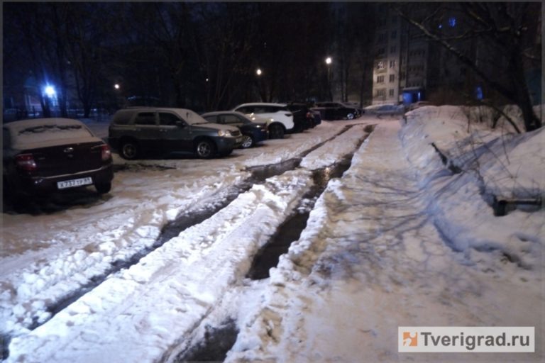    Двор дома №95 корпус 1 по Октябрьскому проспекту