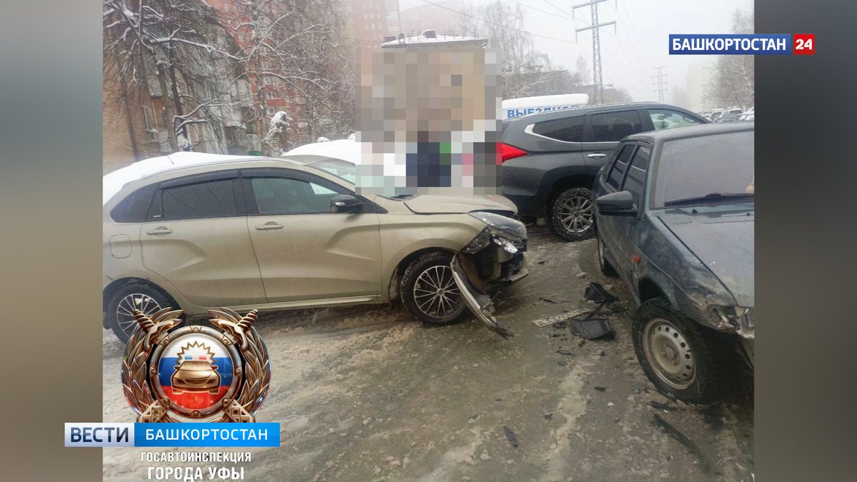    В Уфе на проспекте Октября столкнулись две легковушки