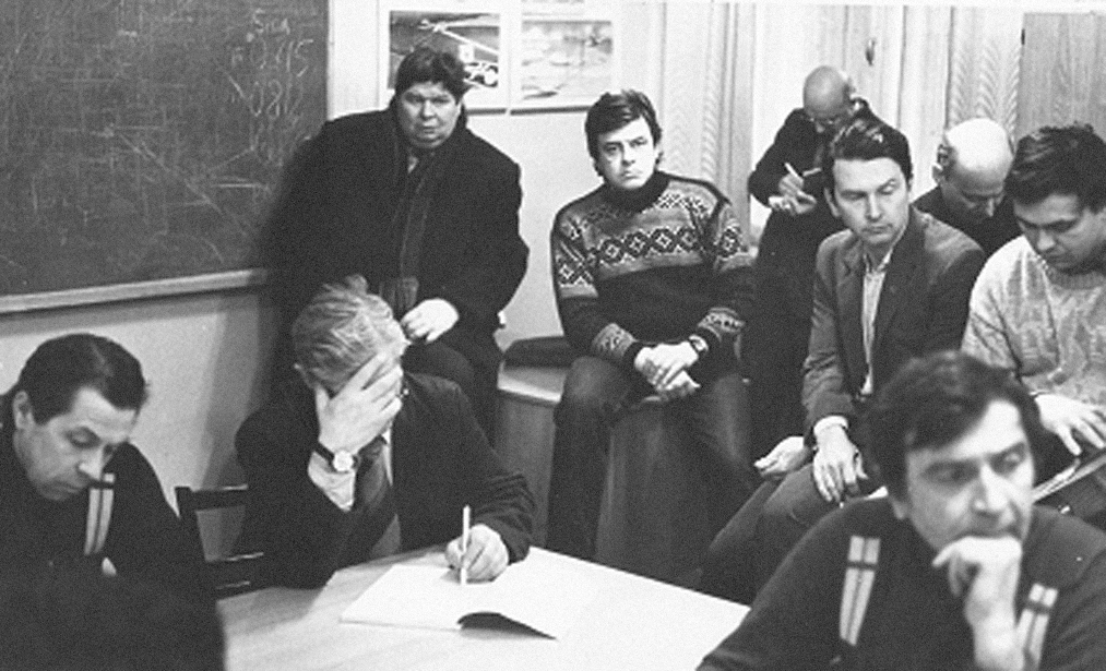 Разбор первого полёта Ту-204. Третий слева — М.В. Ульянов