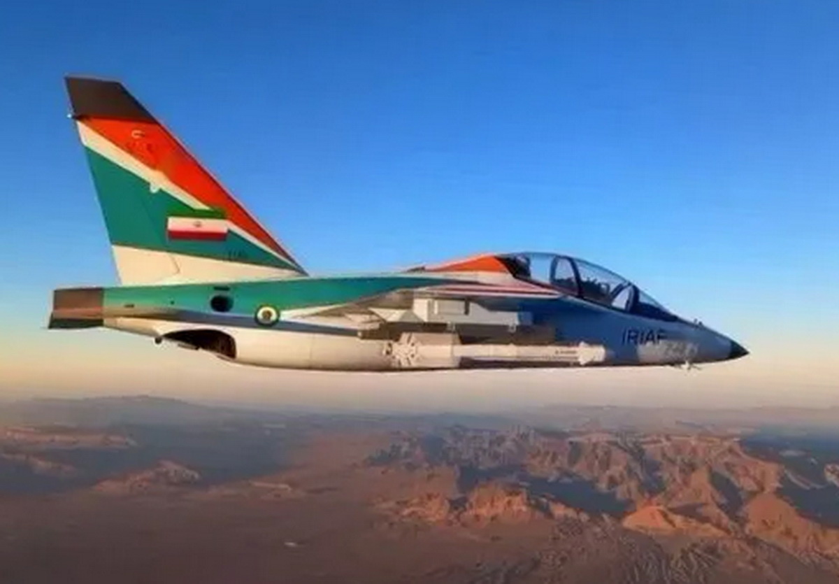 Як-130 ВВС Изоаиля с ракетой "воздух-воздух" Р-73