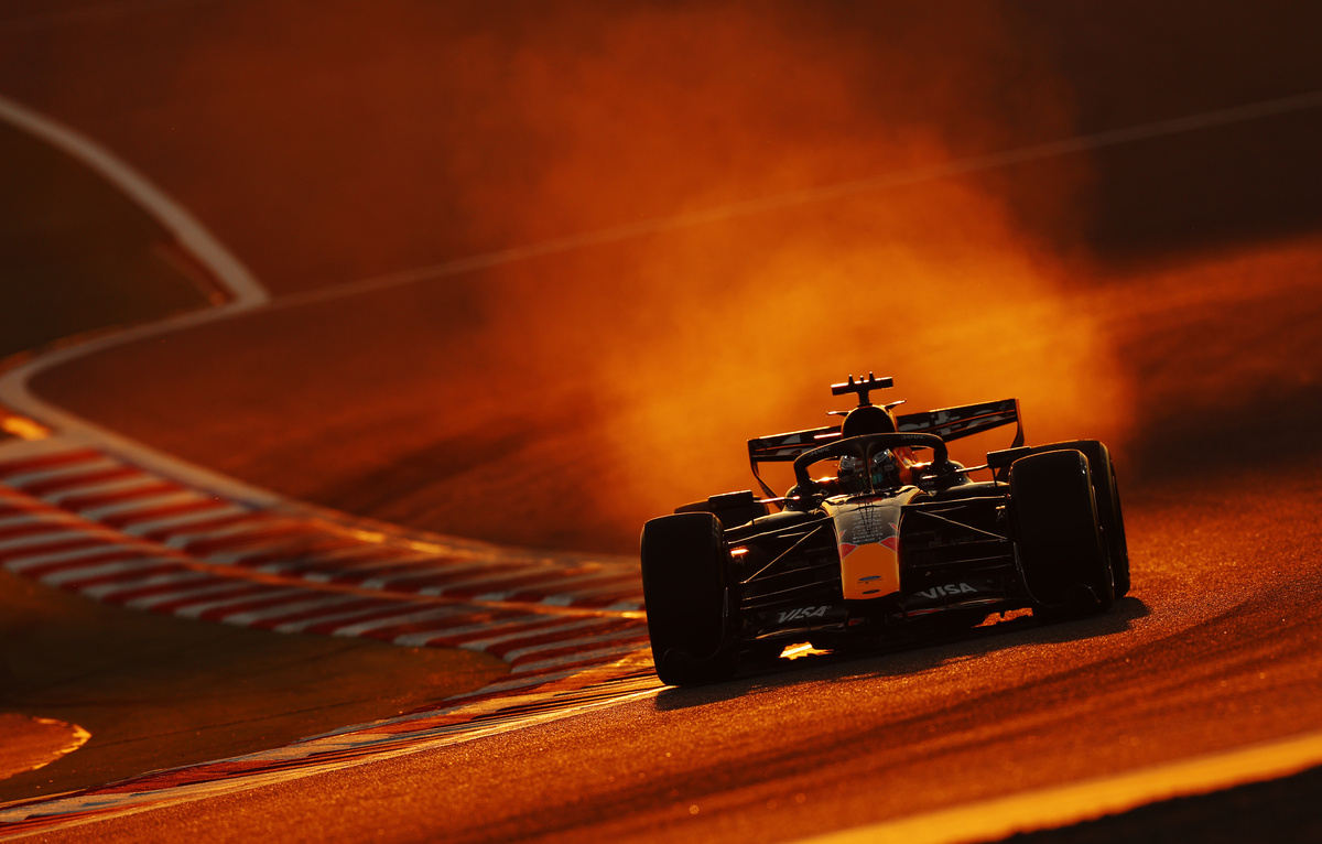    Болид Макса Ферстаппена во время тестовых заездов  Mark Thompson/Getty Images