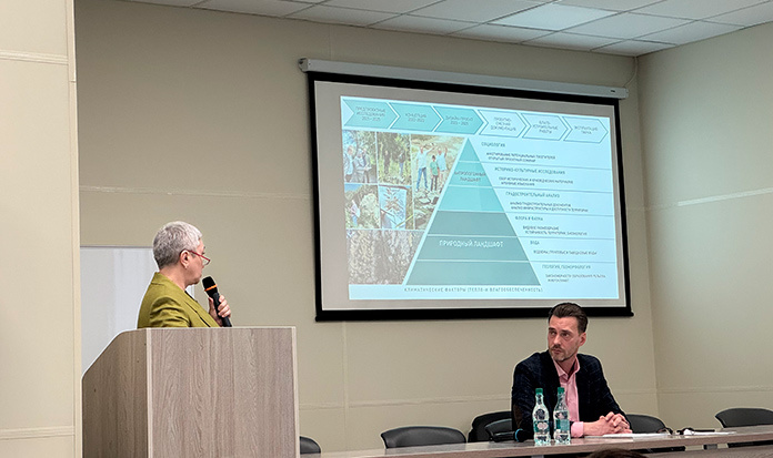    Светлана Гижицкая и Игорь Долозов провели презентацию дизайн-проекта парка «Усть-Тула». Фото автора