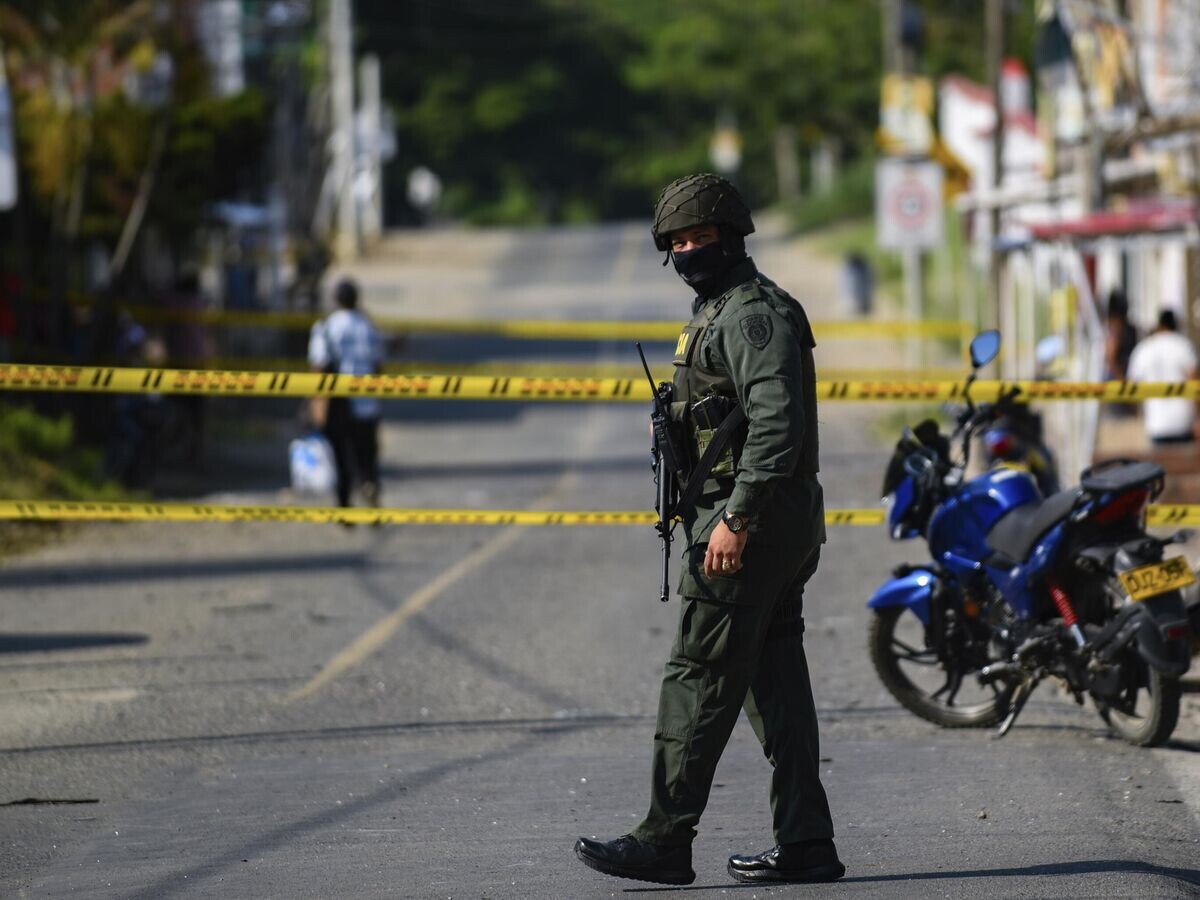    Полицейский в Колумбии | © AP Photo / Edwin Rodriguez