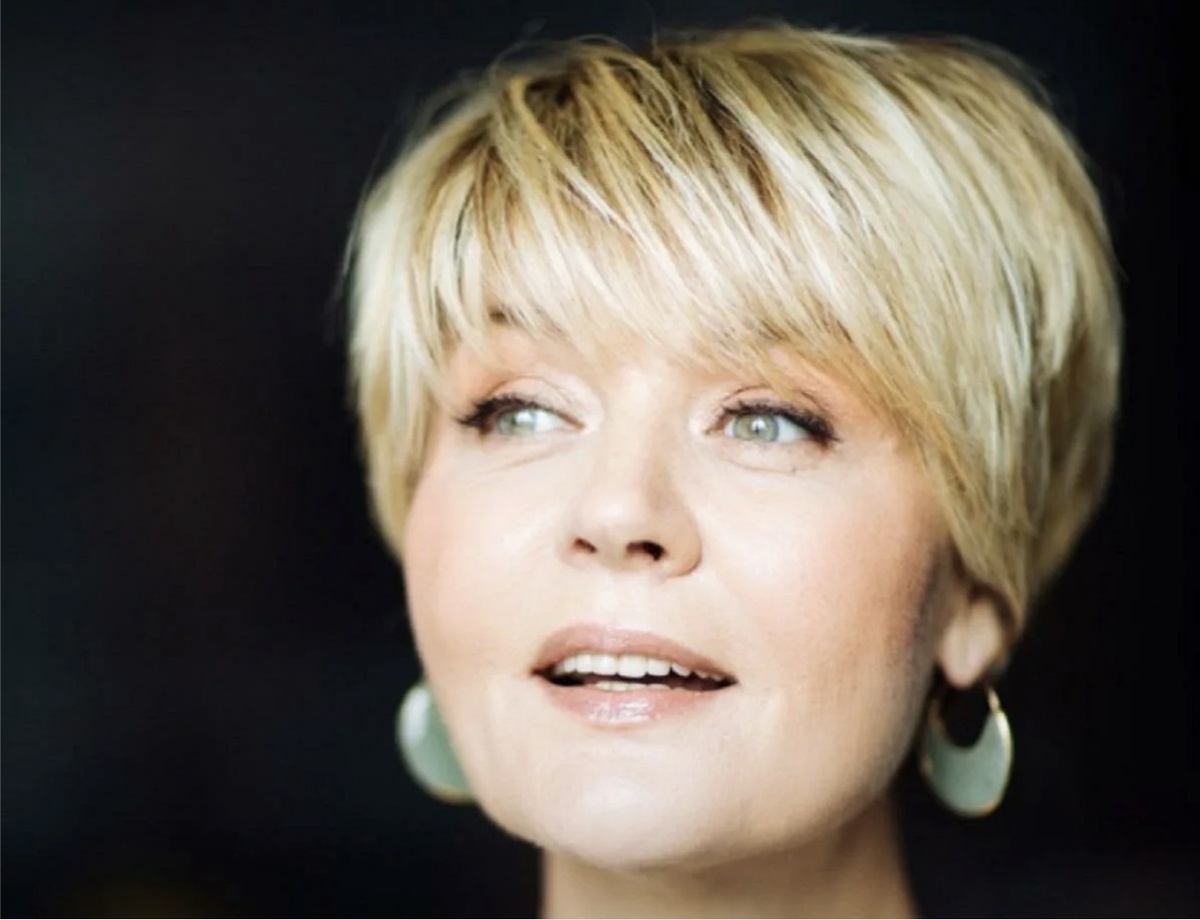 Юлия Меньшова доказала: скулы можно «поставить» на место руками, а не филлерами.