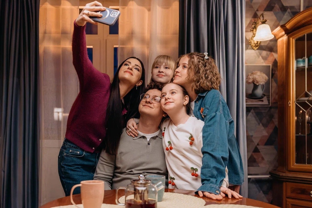    Анастасия Сиваева, Филипп Бледный, Полина Айнутдинова, Ева Смирнова, Вита Корниенко. Фото: СТС