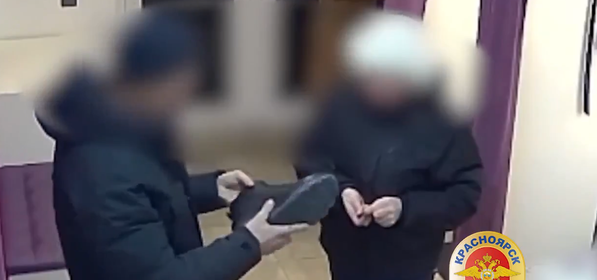     В Красноярске женщина похитила сумку в пункте выдачи заказов