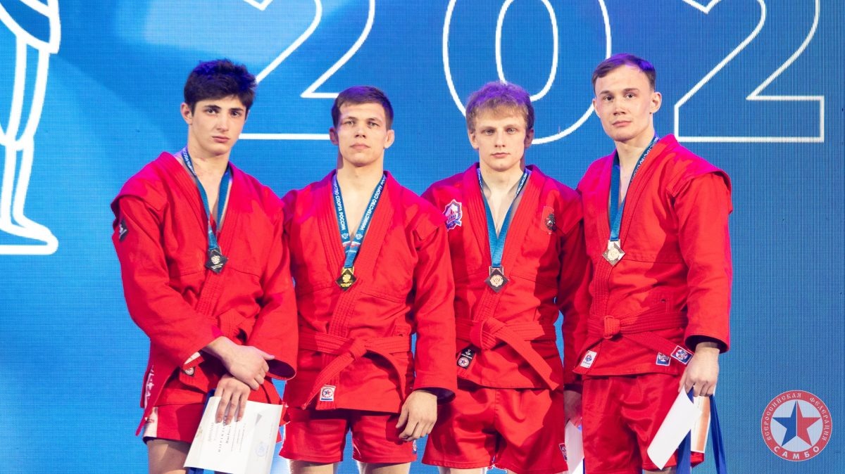    Андрей Корнеев (второй слева) впервые будет выступать на чемпионате мира