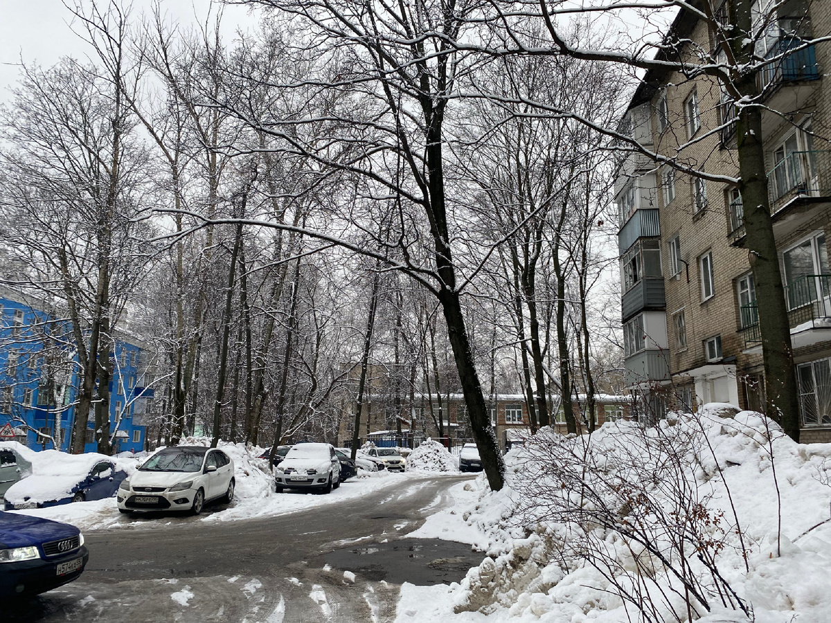 Вот так расчистили наш двор позавчера. Даже не верится!!!!!!!!