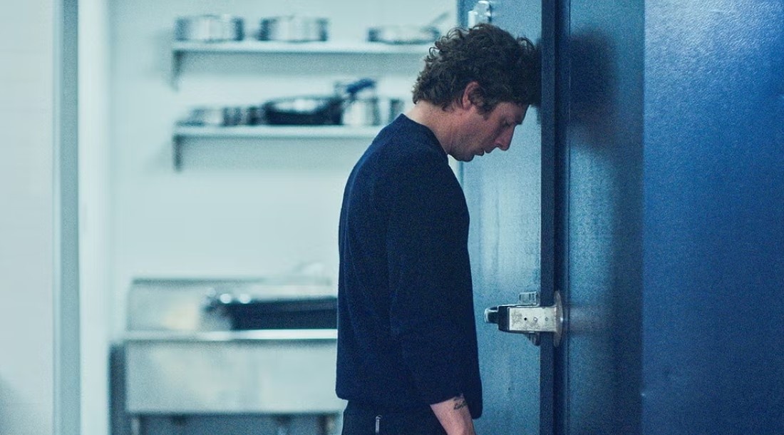     Кадр из сериала «Медведь» (2022-2026)