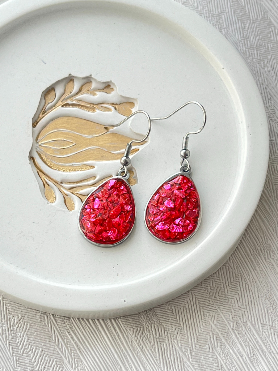 Серьги ручной работы из эпоксидной смолы со стеклянной крошкой