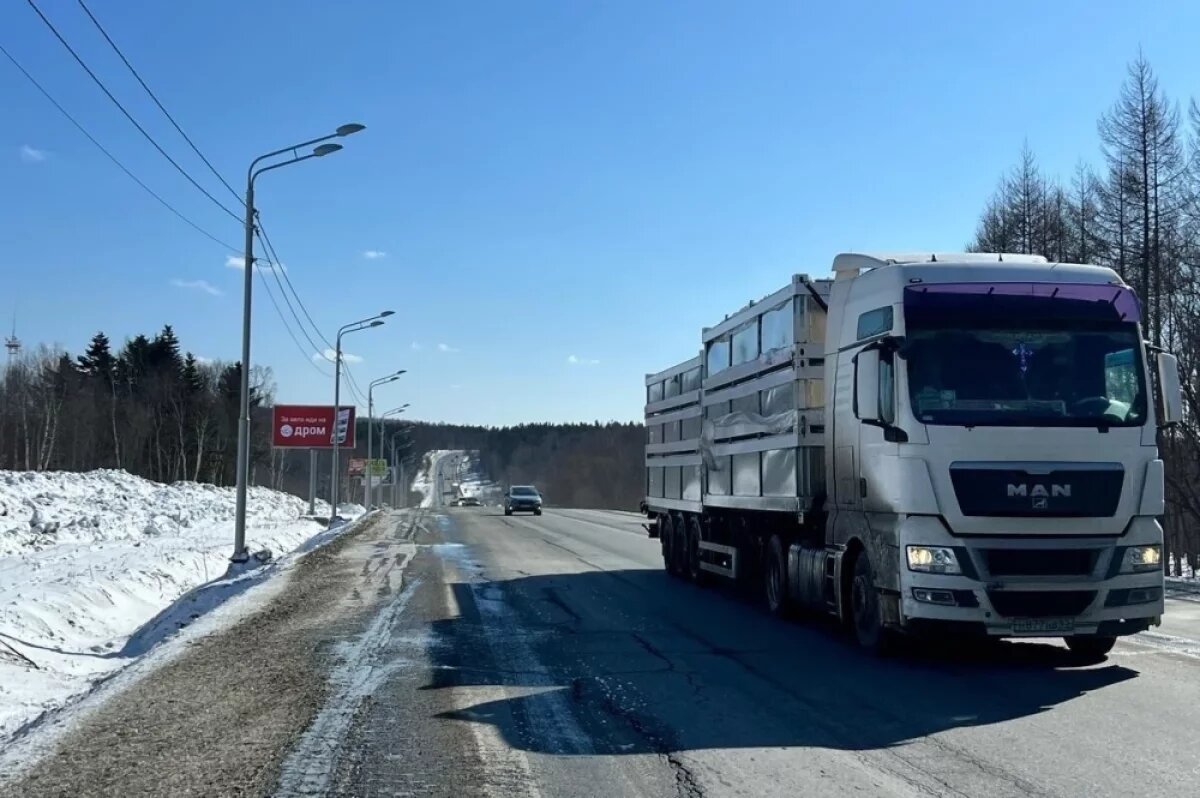    На трассах Сахалина и Курил на месяц ограничат движение грузовиков