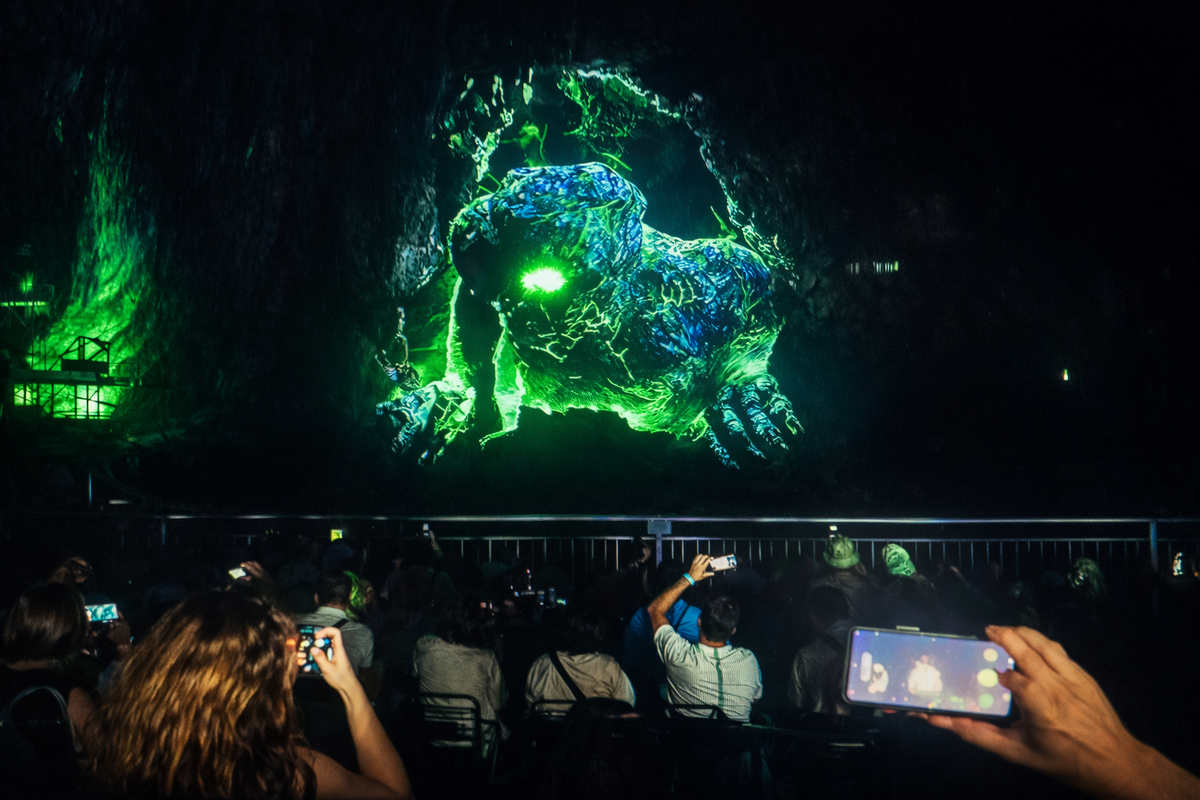 «Великан раскрывает скалу» отрывок из живого мультимедийного вечернего спектакля «Великаны Дагестана» созданного студией LazerDance Studio 