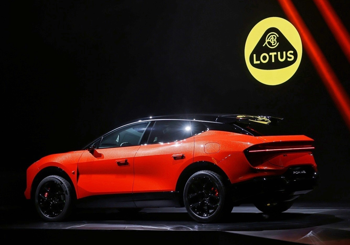 Презентация нового гибридного кроссовера Lotus For Me