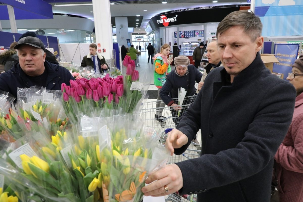    Тюльпан при покупке должен быть чуть раскрытым и упругим