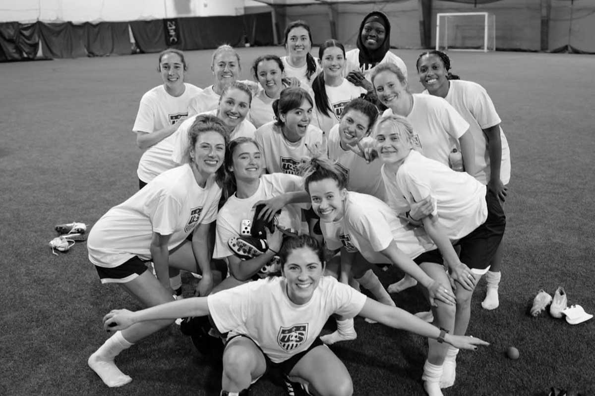 Фото с командой фильма The 99'ersИсточник: соцсети Перри Мэттфелд