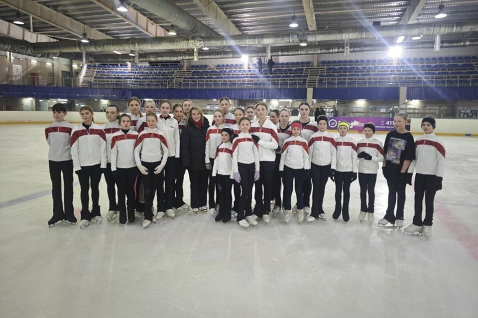    Российская фигуристка Ирина Слуцкая провела мастер-класс в Донецке. Фото: Администрация Донецка