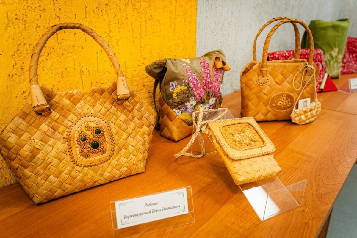 «Венец мастеров» представил более 60 сумок на выставке в Саянске
Фото: Центральная городская библиотека г. Саянска