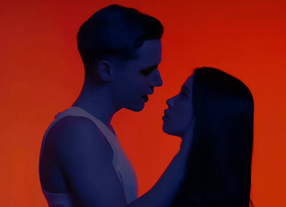    "Это контракт": Аня Пересильд иронично ответила на критику романа с Ваней Дмитриенко